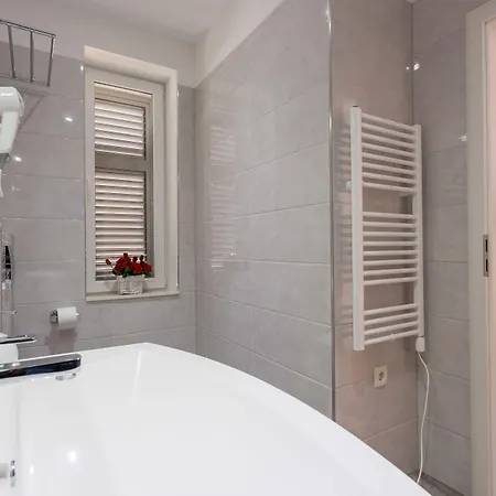 Luxury Floramye Split