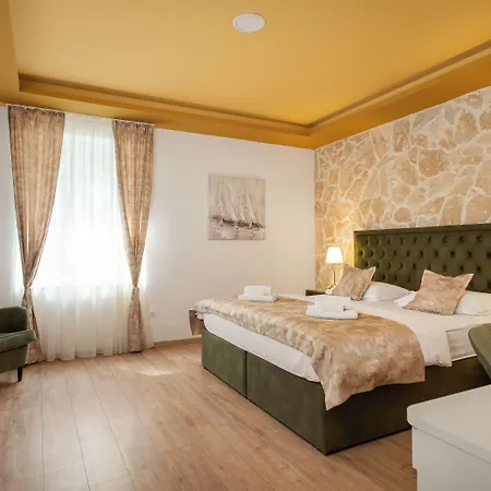 Гостьовий будинок Luxury Floramye (adults Only)