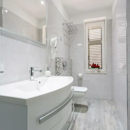 Luxury Floramye Guest house